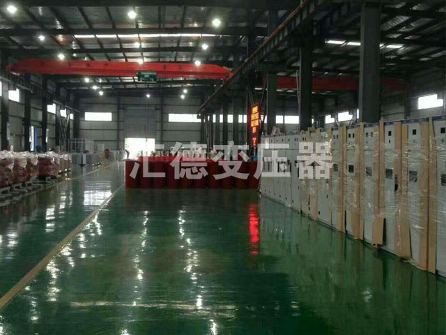 崇左变压器车间一角
